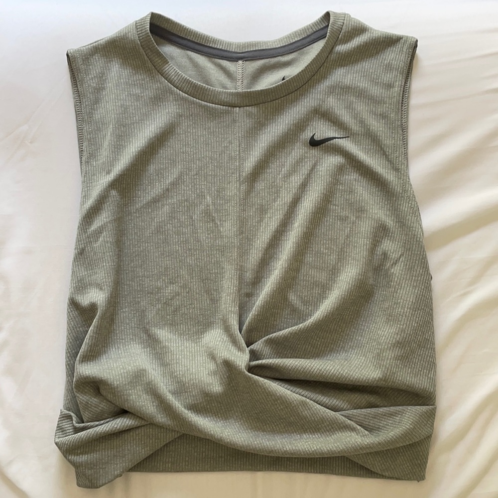Nike workout tank never worn